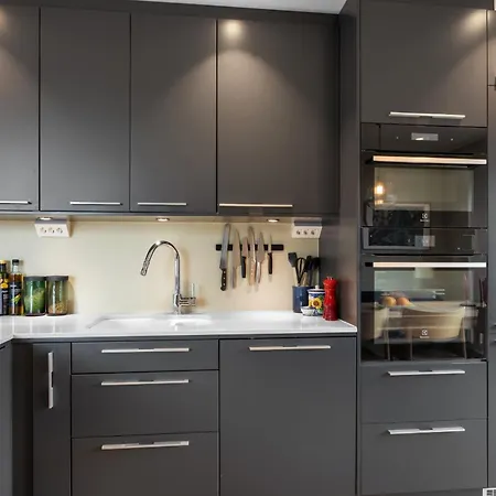 Modern 4br - 2 Baths Balconies & Parking 베르겐