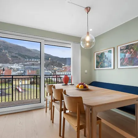 Modern 4br - 2 Baths Balconies & Parking 아파트 *