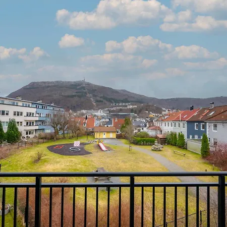 Modern 4br - 2 Baths Balconies & Parking * 베르겐