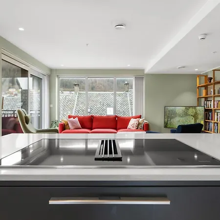 Modern 4br - 2 Baths Balconies & Parking 아파트 *