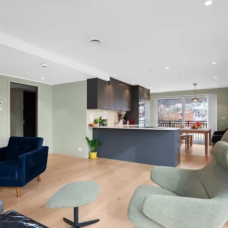 Modern 4br - 2 Baths Balconies & Parking 베르겐